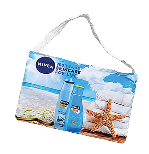 Strandtuch mit integrierter Tasche, Frotteehenkel und Fotodruck auf Tasche und Tuch. Sehr preiswert schon ab 100 Stk. mit ihrem Aufdruck. Hingucker